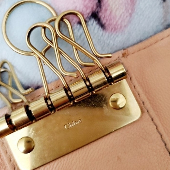 Chloe blush bow keyholder - Picture 4 of 5